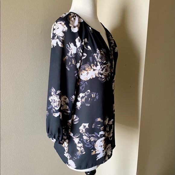 Violet & Claire Blouse - Medium - Picture 6 of 10